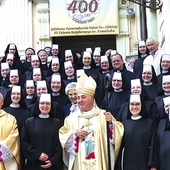 Elżbietanki  z abp. Salvatore Pennacchio i bp. Janem Kopcem.