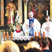 Mszy św. odpustowej przewodniczył ks. Krzysztof Kaoka, proboszcz parafii. 