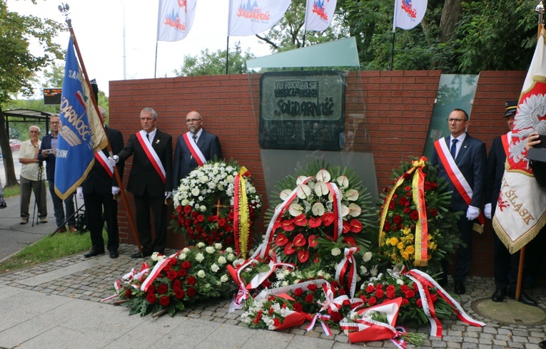 Wspomnienie, hołd i mobilizacja - solidarność Polaków trwa
