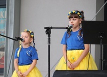 Tęsknotę i dumę ze swojego kraju ukraińscy artyści wyrażali pieśnią, tańcem i strojem.