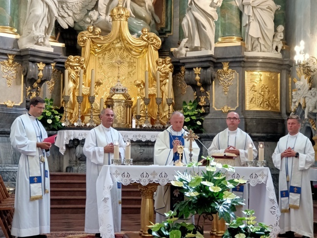 Msza św. w bazylice jasnogórskiej pod przewodnictwem bp. Marka Solarczyka.