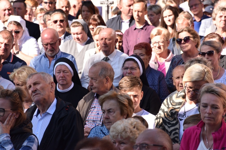 Odpust i pielgrzymi w sanktuarium Królowej Polskiego Morza