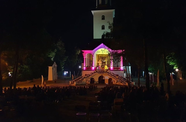 Młodzi u Zawadzkiej Matki