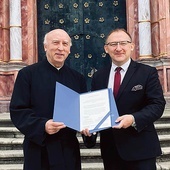 Porozumienie podpisali o. Aleksander Jacyniak SJ oraz Janusz Ciepliński.