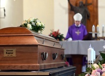 Msza pogrzebowa odbyła się w kaplicy cmentarnej przy al. Brzozowej.