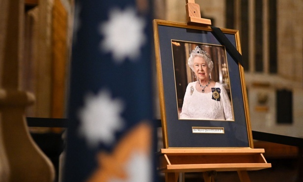 Abp Canterbury: Królowa wolała służyć innym, niż by to jej służono