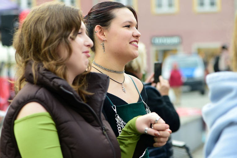 Olsztyn. Studniówka Szlachetnej Paczki