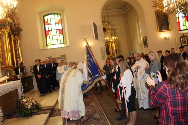 Akt poświęcenia sztandaru Katolickiego Liceum w Ostrowcu Świętokrzyskim