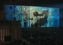 Nadzwyczajna projekcja na fasadzie bazyliki świętego Piotra
