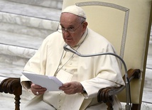 Papież poleca modlitwie Kościoła dalszy przebieg Synodu