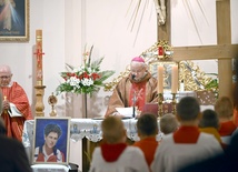Biskup w czasie odczytywania listu skierowanego do duchowieństwa i katechetów.