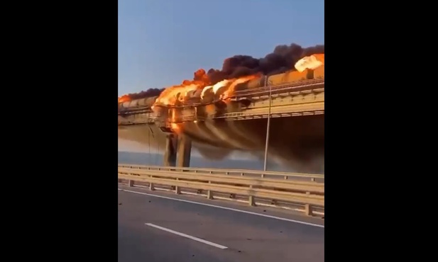 Media: Pożar na rosyjskim moście prowadzącym z Rosji na Krym