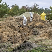 Ukraińska policja: ponad 120 ciał ekshumowano w wyzwolonej części obwodu donieckiego