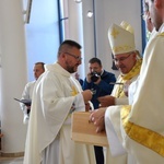Dyplomy i jubileuszowe krzyże ołtarzowe dla dekanatów Łany, Niemodlin i Prudnik