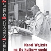 Na okładce książki umieszczono zdjęcie kard. Karola Wojtyły odprawiającego 9 maja 1971 r. Mszę św. przy budującym się kościele w nowohuckich Bieńczycach, z okazji rocznicy wydania encykliki „Rerum Novarum”.  To symboliczne zaznaczenie zaangażowania ówczesnego metropolity krakowskiego w propagowanie nauki społecznej Kościoła.