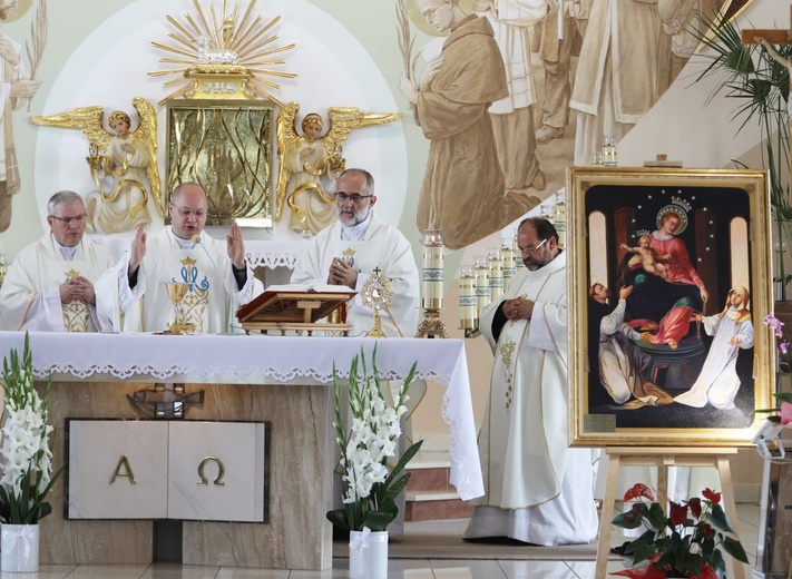 Msza św. dla uczestników pompejańskiego dnia skupienia, koncelebrowana pod przewodnictwem misjonarza ks. Konrada Caputy.