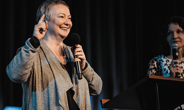 Marianna Gol: Rosjanka żydowskiego pochodzenia. Uczyła się w Akademii Teatralnej w Petersburgu.  Od 25 lat pracuje w Izraelu wśród żydów mesjanistycznych.