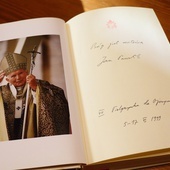 Kościół katolicki na całym świecie wspomina dziś w liturgii św. Jana Pawła II 