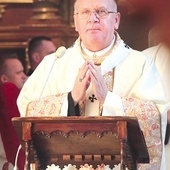 Mszy św. na rozpoczęcie  przewodniczył metropolita warmiński. 