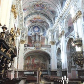 	Kościoły na Dolnym Śląsku wypełnia coraz mniej wiernych.