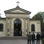 O której Msze św. na cmentarzach Krakowa