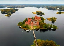Książę Witold sprowadził Karaimów do ochrony swojego zamku na jeziorze Galwe.