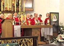 	Podczas Eucharystii poświęcono obraz wyniesionej na ołtarze rodaczki.