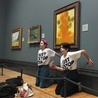 Protest w National Gallery w Londynie. Na szczęście obraz van Gogha nie został zniszczony.