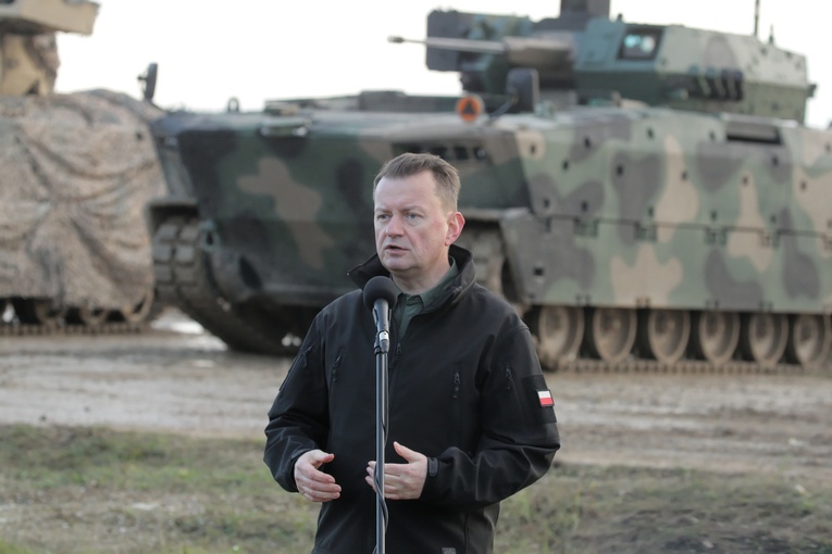Szef MON: w przyszłym roku podpiszemy umowę z PGZ ws. seryjnej produkcji bojowych wozów piechoty Borsuk 