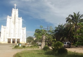 Watykan: bp Robaszkiewicz ordynariuszem diecezji Mahajanga (Madagaskar) 