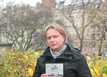 Wojciech A. Szota  ze szczególną starannością opisał dzieje świątyni i dzielnicy.