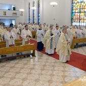 Msza św. z modlitwą za zmarłych księży sprawowana była pod przewodnictwem bp. Marka Solarczyka w kaplicy Wyższego Seminarium Duchownego w Radomiu.