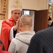 Szafarzem sakramentu był bp Piotr Przyborek.