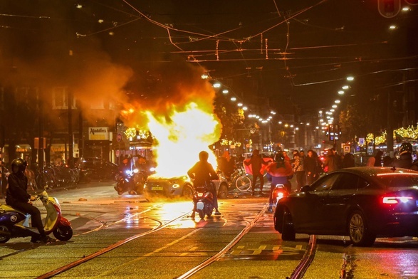 Zamieszki i starcia z policją w Belgii i Holandii po meczu Maroko-Belgia