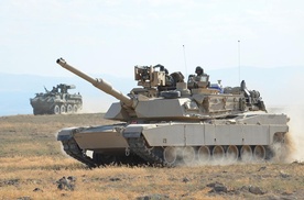 MON: Zgoda na sprzedaż używanych Abramsów pozwoli negocjować stopniowe zakupy amunicji