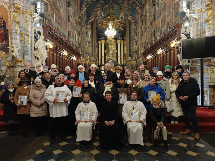 Uczestnicy rekolekcji w sandomierskiej katedrze.