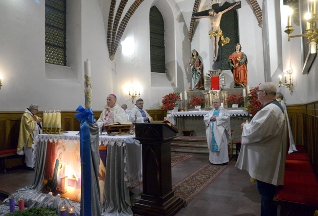 Eucharystia w kościele klasztornym pod przewodnictwem bp. Marka Solarczyka.