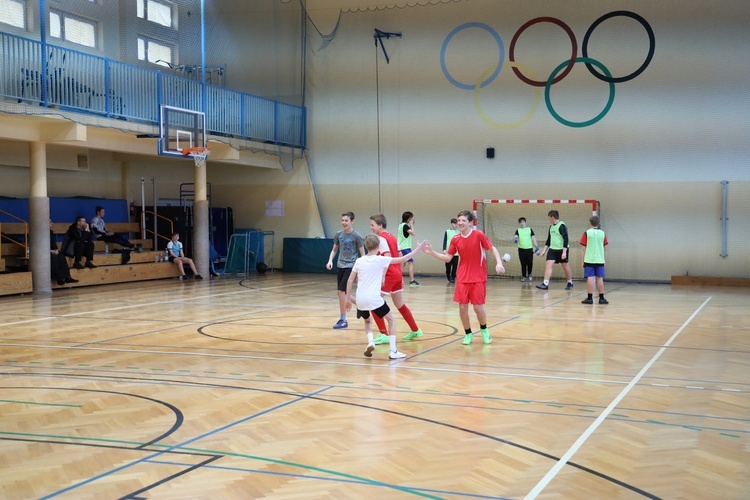 Rejonowy turniej piłki halowej w Staszowie