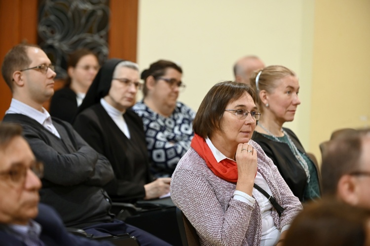 Świdnica. Konferencja "Fake newsem w katolika"