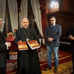 Biskup gliwicki otrzymał Księgę Pamiątkową 