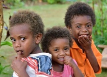 Kolędnicy Misyjni zaśpiewają dla małych Papuasów
