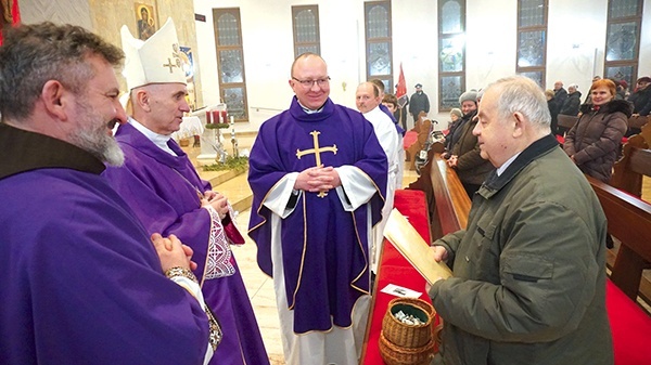 Gratulacje dla Franciszka Kubicy, który obchodzi 40-lecie posługi kościelnego.