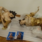 Przygotowania do wystawy rzeźb Jana Jerzego Pinsla na Wawelu