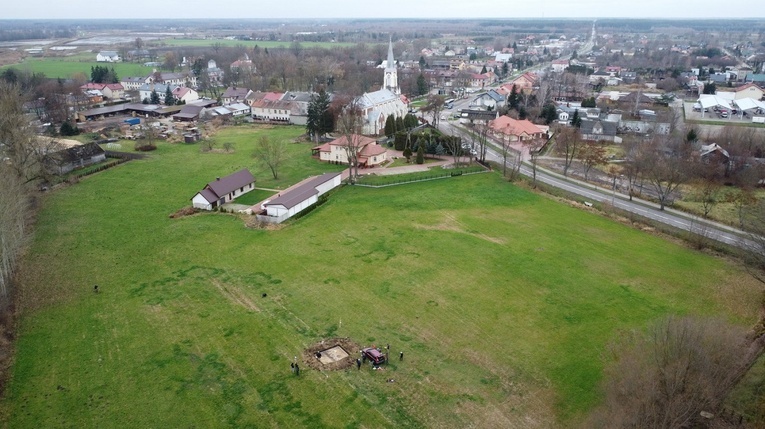 Obok kościoła w Jadowie znaleźli skarb