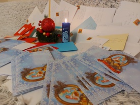 Kartki świąteczne trafią do dzieci i osób starszych i samotnych.