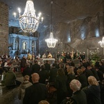 Wieliccy górnicy z kopalni soli jako pierwsi powitali Nowonarodzonego