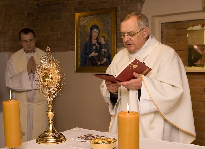 Inauguracja adoracji Najświętszego Sakramentu w Domu Miłosierdzia 