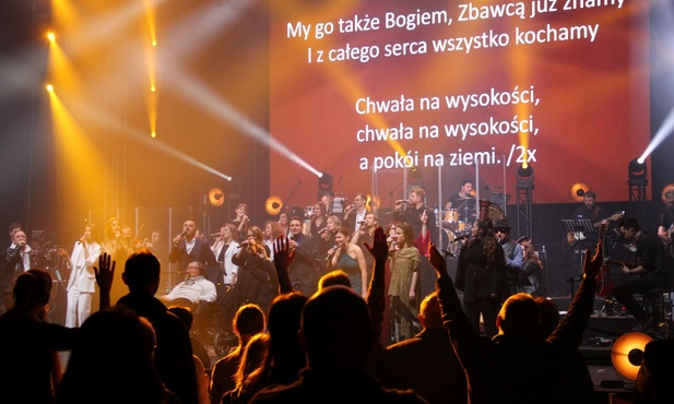 Betlejem w Spodku: artyści z publicznością zaśpiewali Nowonarodzonemu