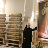 S. Diana Kuczek, przełożona płockiego domu Sióstr Matki Bożej Miłosierdzia, zachęca do pielgrzymowania do miejsca objawień Jezusa Miłosiernego.