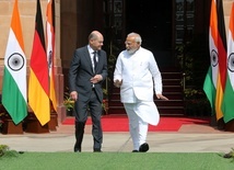 Kanclerz Scholz składa wizytę w Indiach